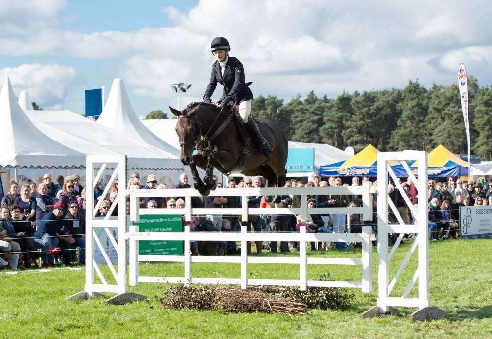 Gate jumping at Osberton Horse Trials